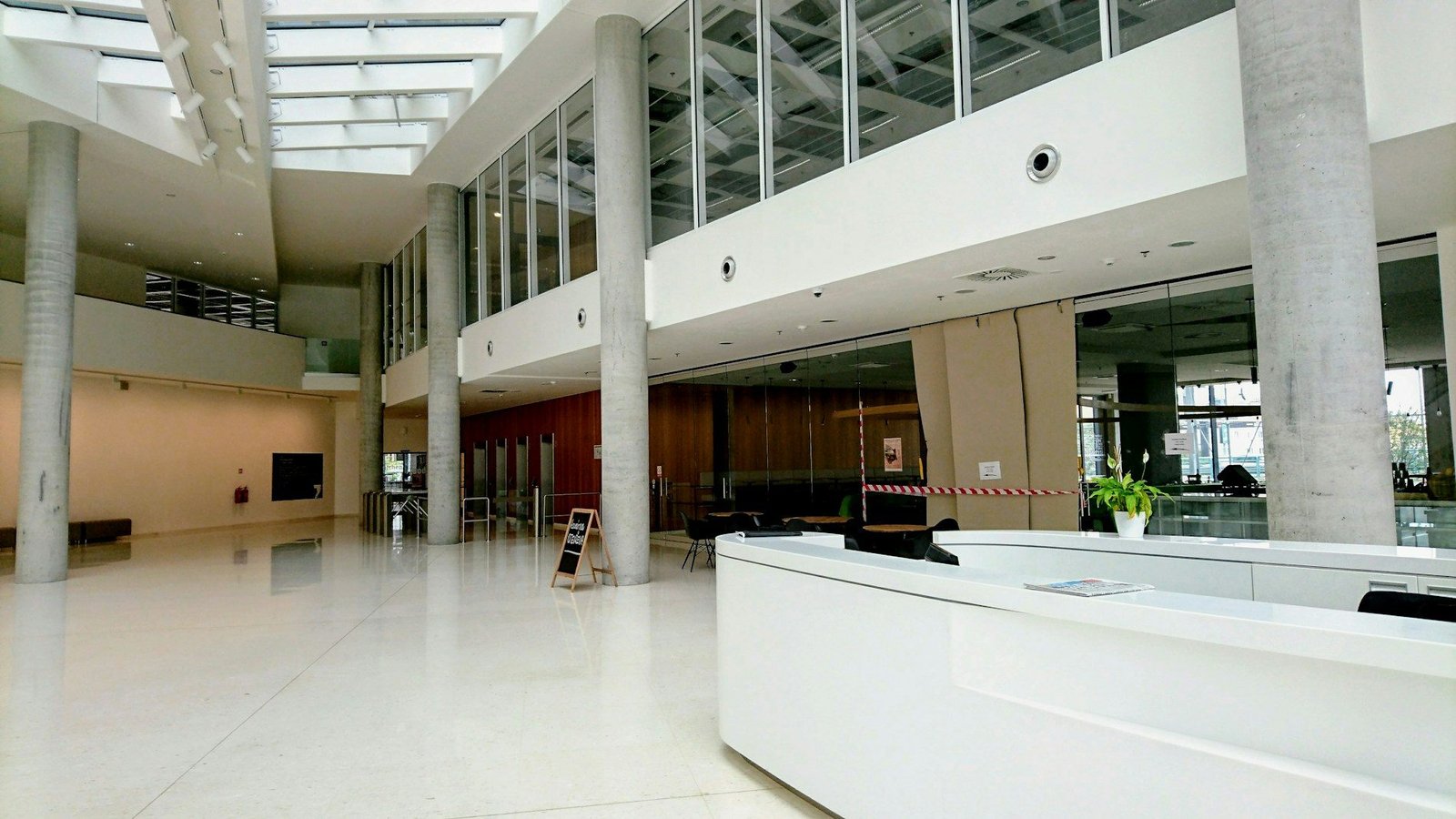 Public hospital atrium with an information counter and circulation space